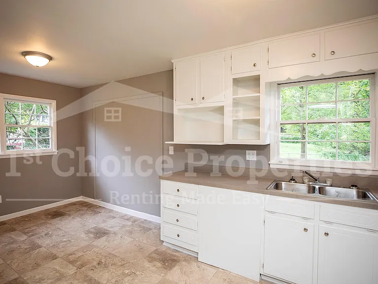 1037 Dawn Dr — Photo 9