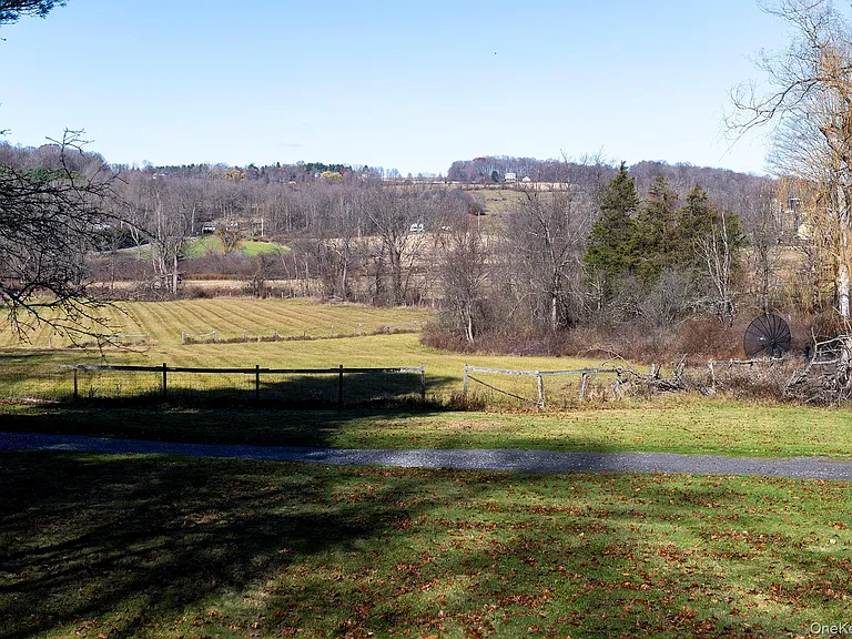 58 On The Grn — Photo 5