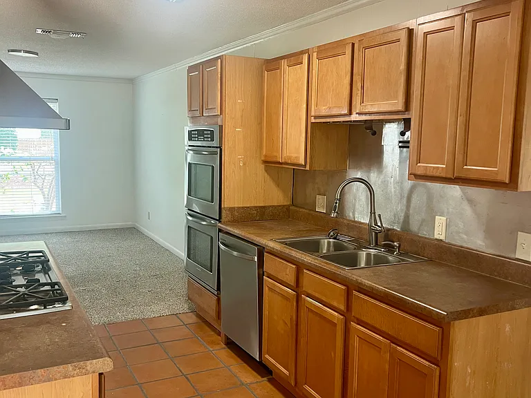 211 Cordoba St — Photo 5