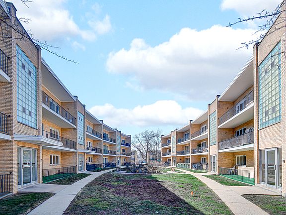 3rd image of 10336 S Pulaski Rd APT 202