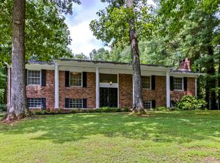 1040 W Outer Dr, Oak Ridge, TN 37830