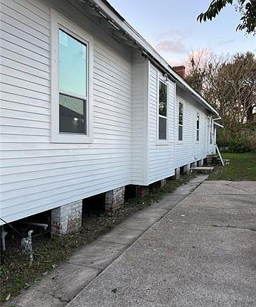 3rd image of 1616 Newton St
