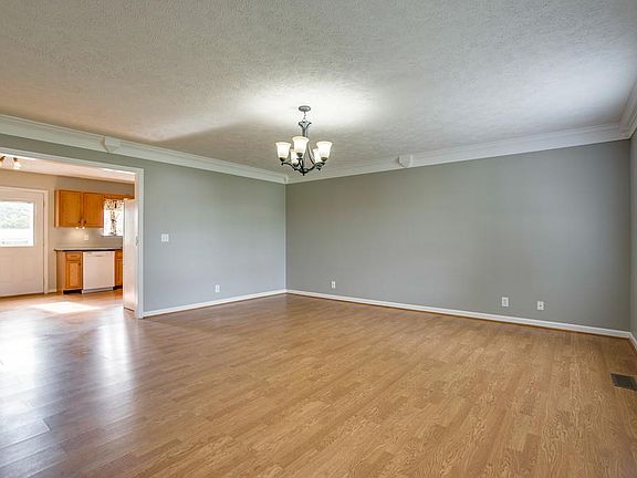 3rd image of 118 Guinevere Ct