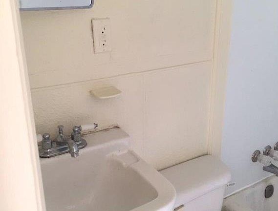 4th image of 1629 Johnston Dr