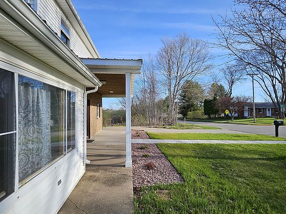 4th image of 550 Western Ave