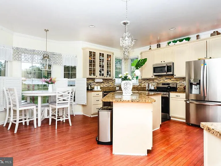 18278 Maple Spring Ct — Photo 10
