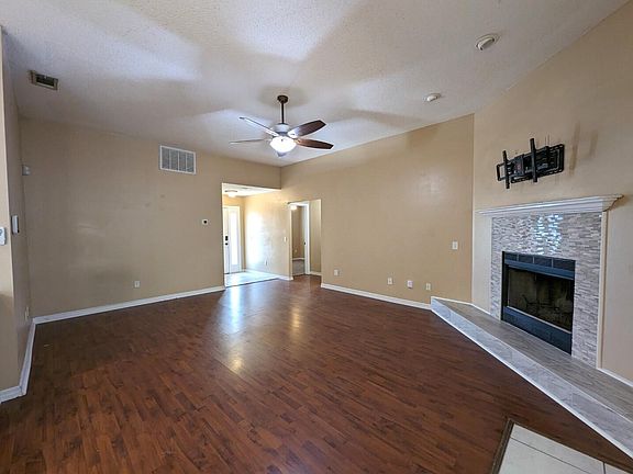 3rd image of 6 Macy Ln