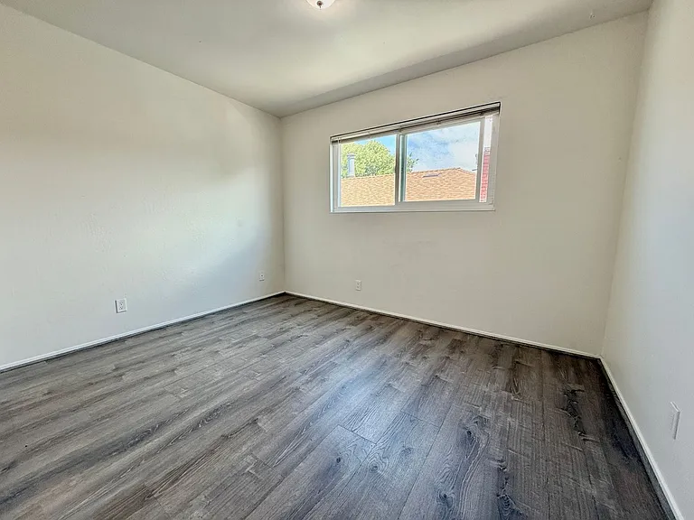 3060 Logan St — Photo 10
