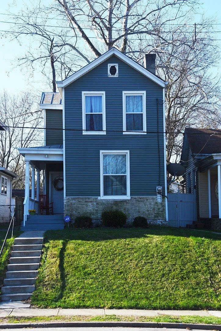 111 E 42nd St photo 1