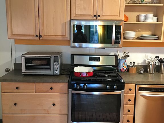 4th image of 1532 W Oak Ave