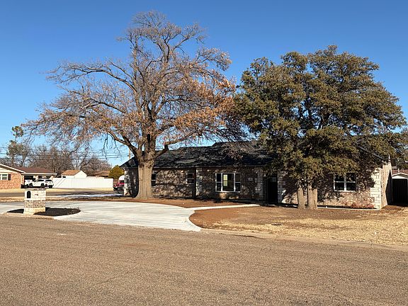2nd image of 1208 Floydada St