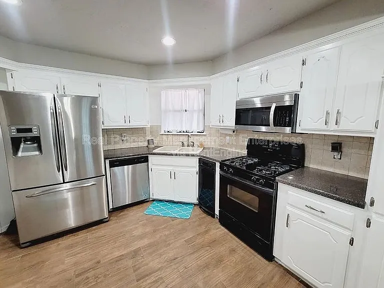 1336 SW 109th Pl — Photo 9