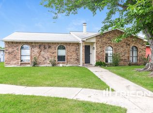 5001 Oregon Ct, Grand Prairie, TX 75052