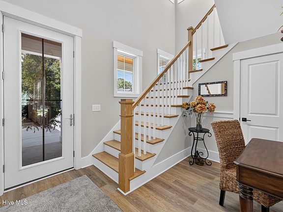 4th image of 3736 Rivergate Way NE