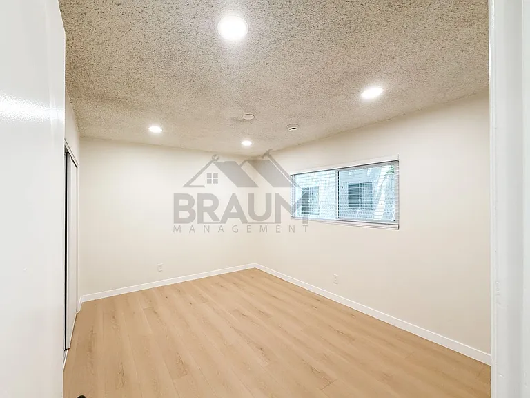 18350 NAPA ST. — Photo 17