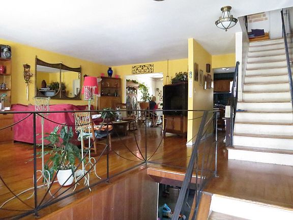 2nd image of 530 Beach 65th St