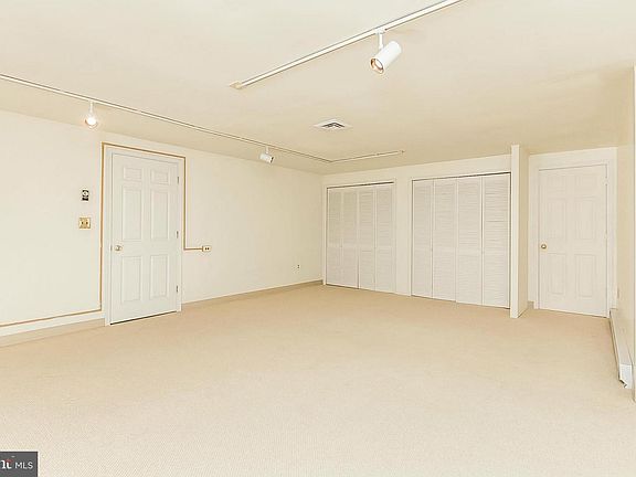 4th image of 10 Hume Ct #22