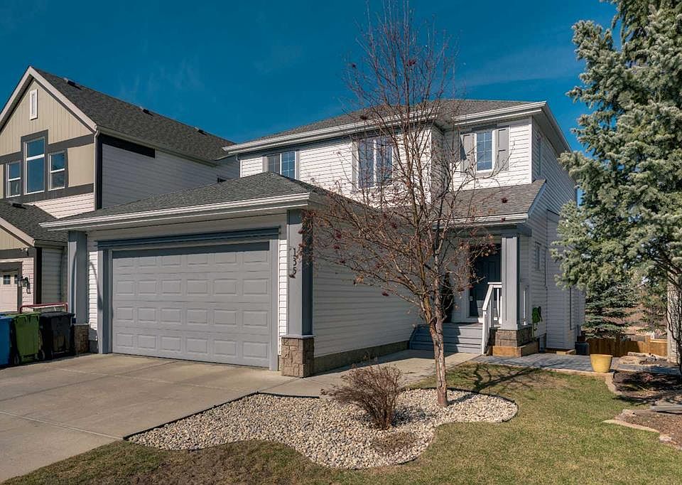 1st image of 135 S Copperleaf Cres SE