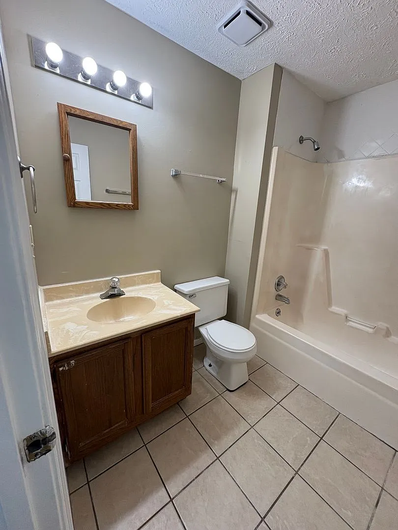 1136 Dale Drive — Photo 4