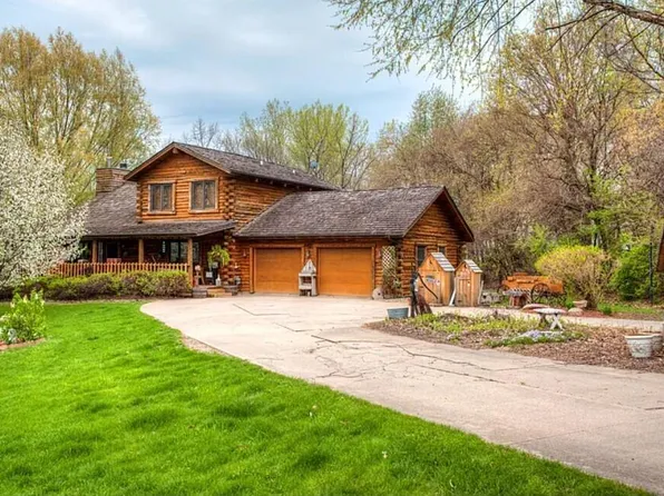 6640 NW Beaver Dr, Johnston, IA 50131