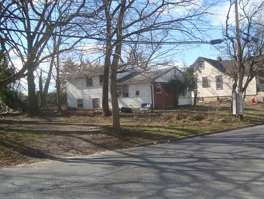 2nd image of 16 W Hodges Ave
