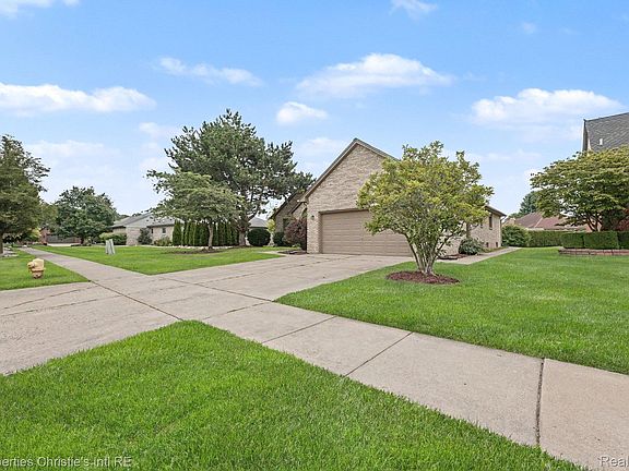 3rd image of 49316 Deerfield Park