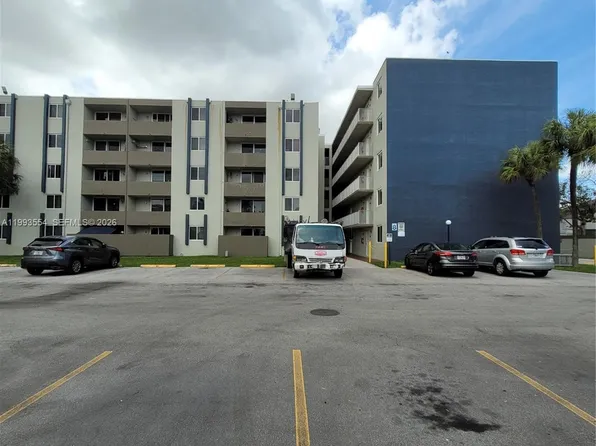 10090 NW 80th Ct, Hialeah Gardens, FL