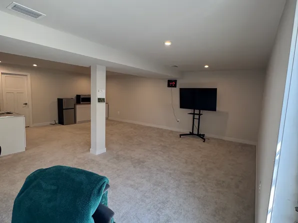 475 Vandegrift Rd, Stafford, VA 22554