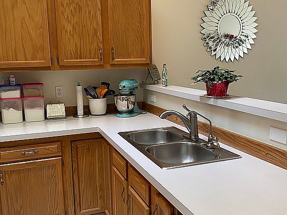 4th image of 441 W River Park Dr