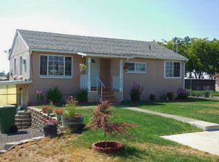 921 N Elizabeth St, Milton Freewater, OR 97862