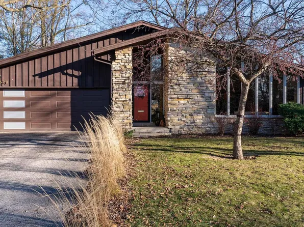 5620 North River Forest DRIVE, Glendale, WI 53209