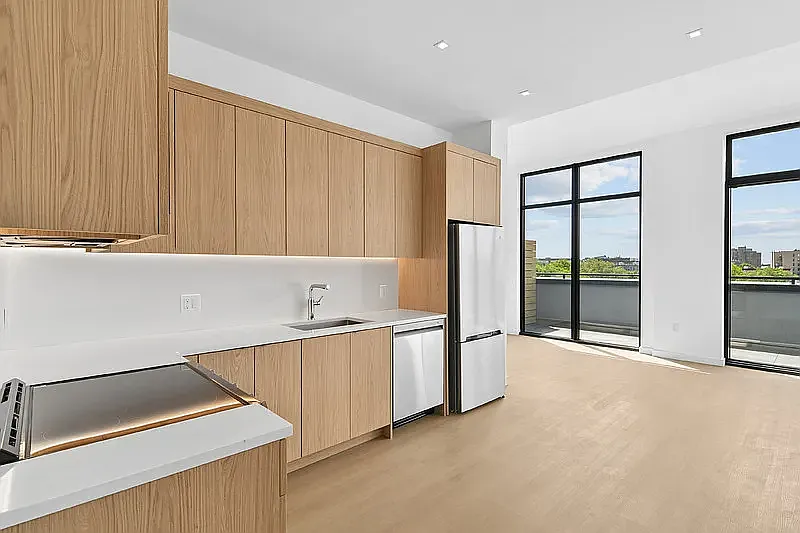645 Park Place — Photo 3