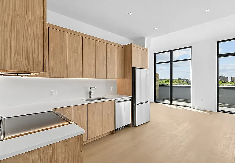 645 Park Pl #8A — Photo 3