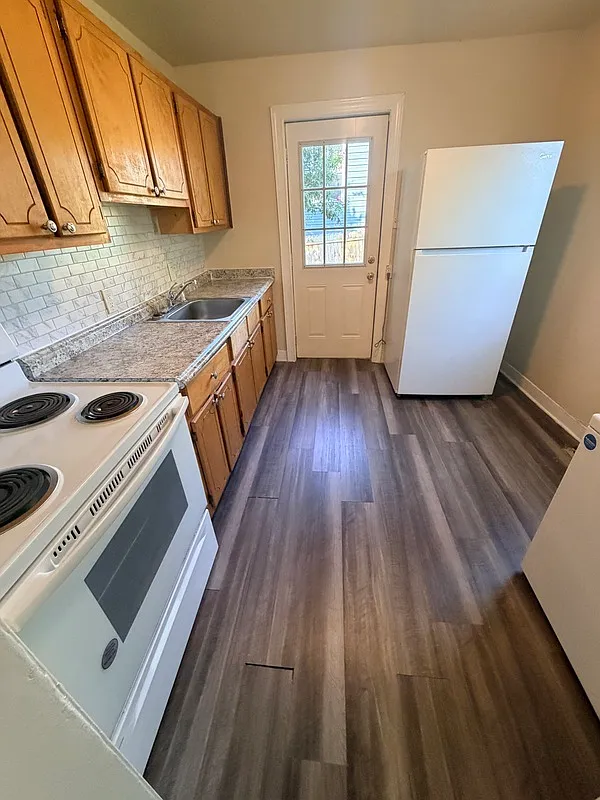 2 bed, 1.0 bath, $1,395 — Photo 1