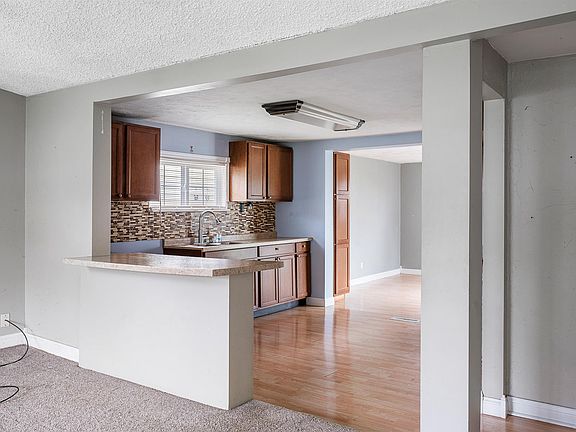 5th image of 2627 S Meeker Ave