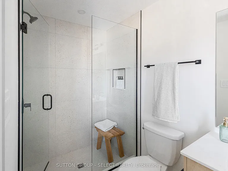 233 Upper Queen St #6 — Photo 23