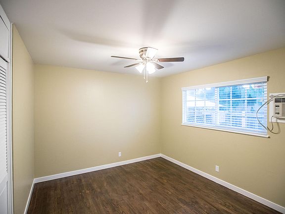 3rd image of 2207 E Daily Dr