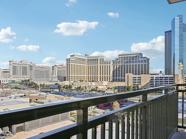 Lura Vegas Apartments — Photo 75