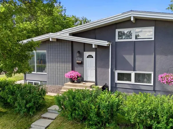 2516 S 63rd Ave SW, Calgary, AB T3E 5J5