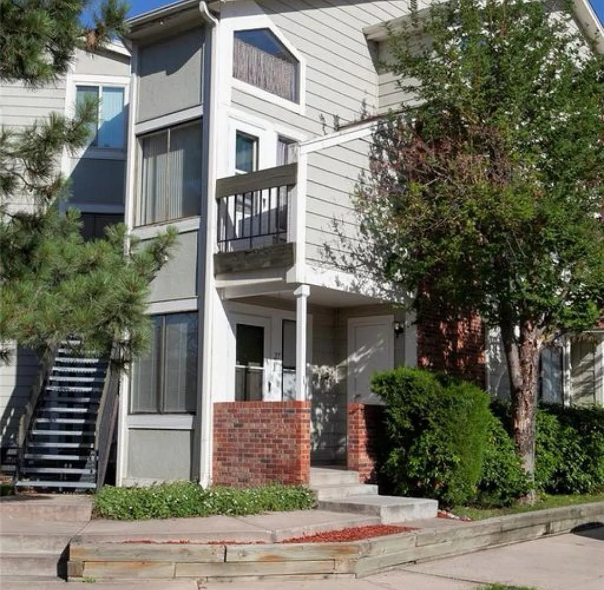 2 bed, 844 sqft, $1,800 — Photo 1