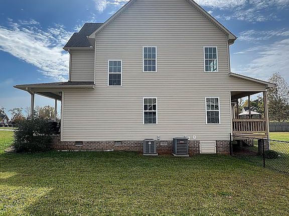 3rd image of 4027 Tarmac Dr