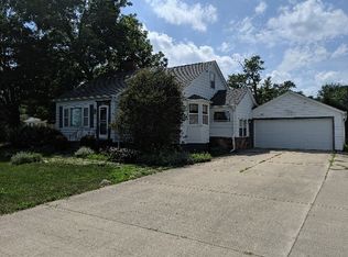 325 N Woodlawn Rd, Rochelle, IL 61068