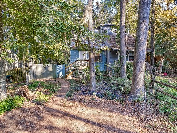 3rd image of 208 Parkbrook Cir
