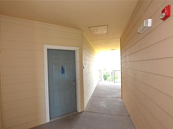 4th image of 2320 Gracy Farms Ln APT 232