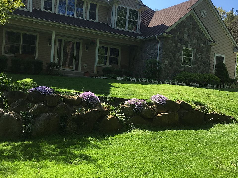 2nd image of 688 Knibbe Rd