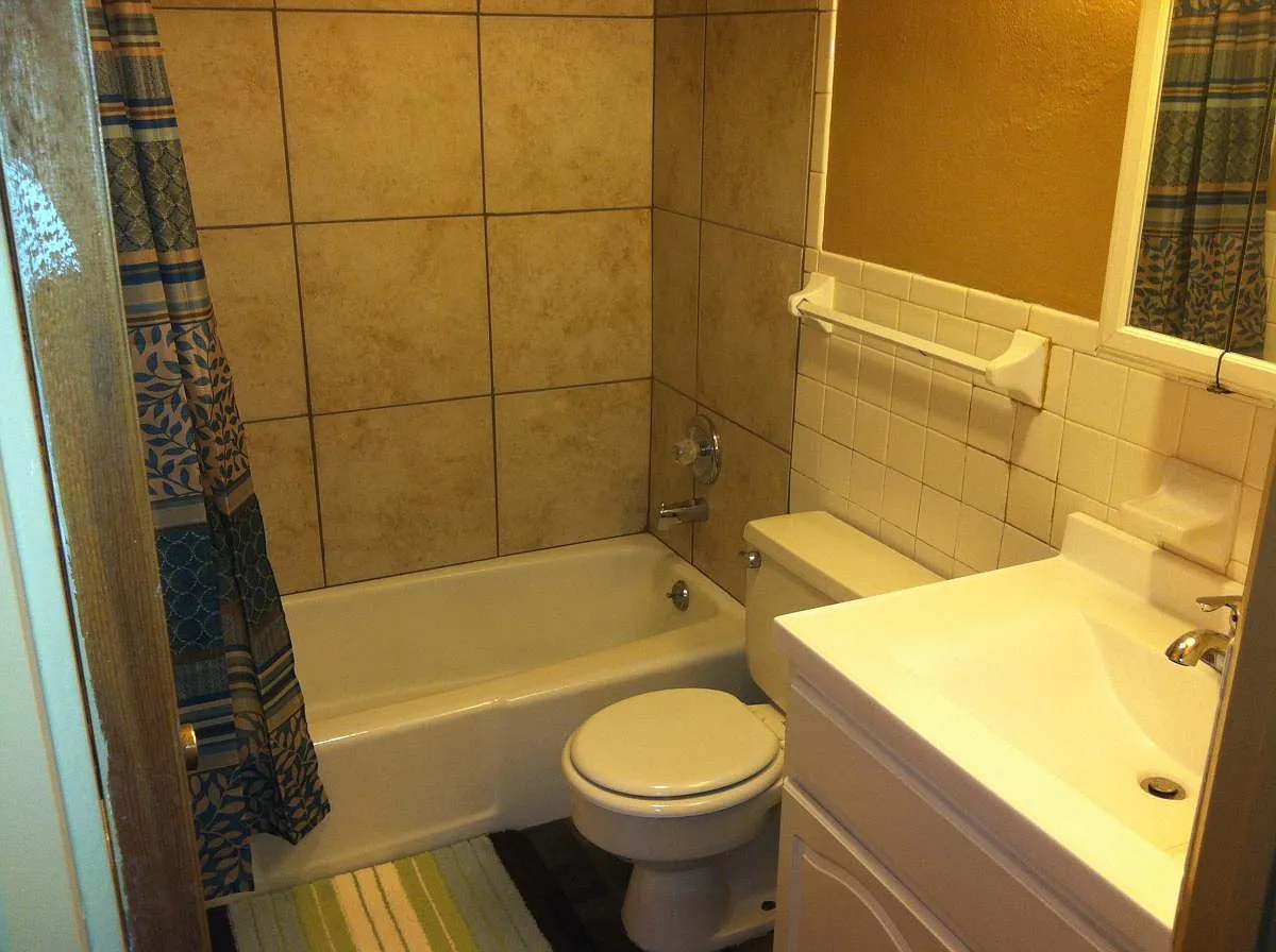 213 Anderson Lane — Photo 2