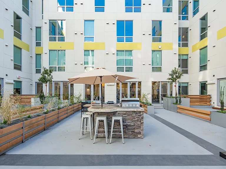 EVIVA Midtown Apartments — Photo 5