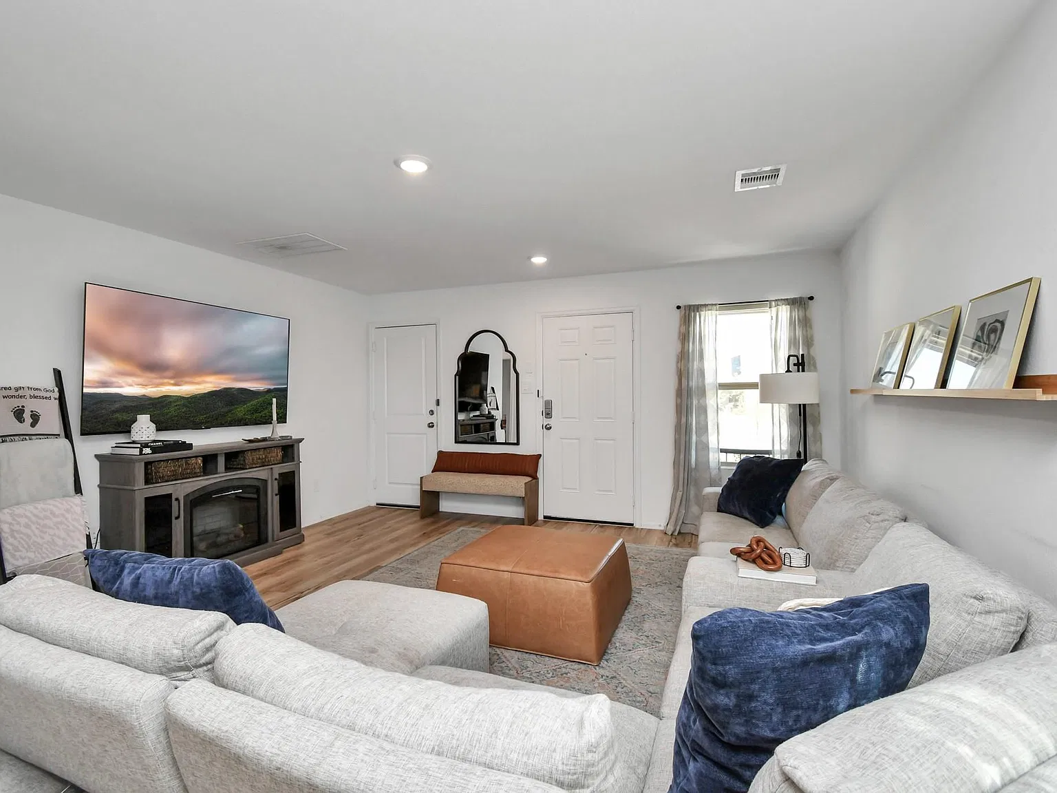 3 bed, 2.0 bath, 1276 sqft, $1,800 — Photo 4
