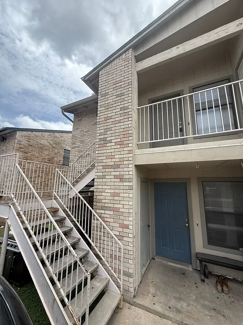 Bezdeka Properties2 (5501 Rose Hill Cir) — Photo 1