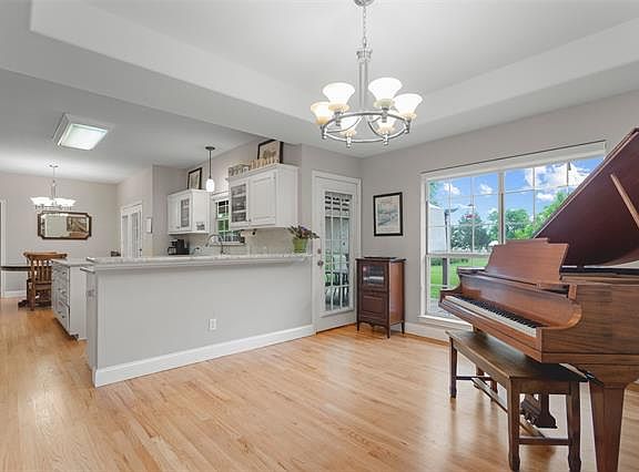 5th image of 936 Twin Oaks Dr